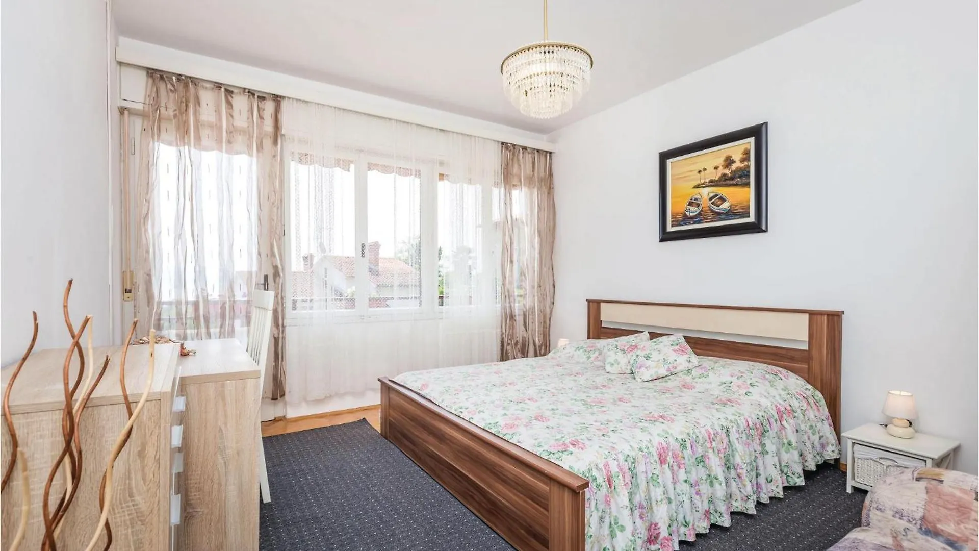 3 Bedroom Stunning Apartment In Lovran