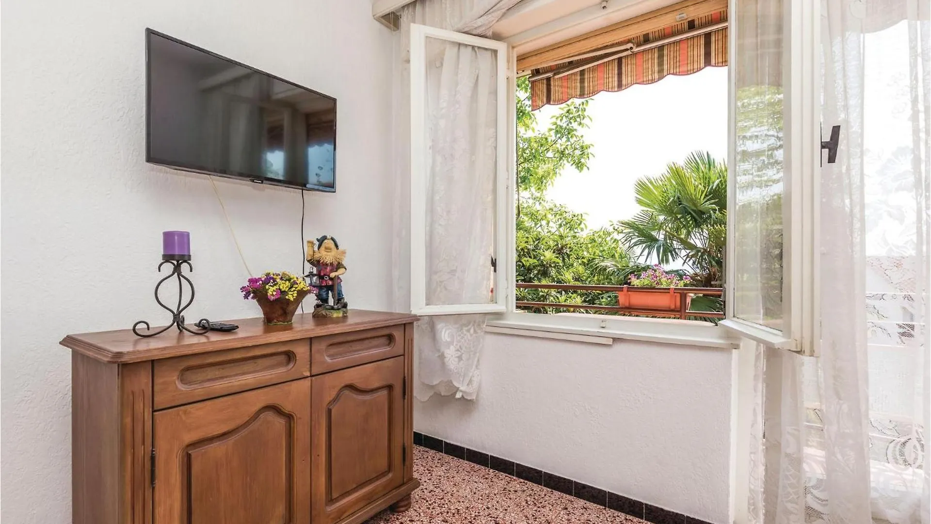 3 Bedroom Stunning Apartment In Lovran