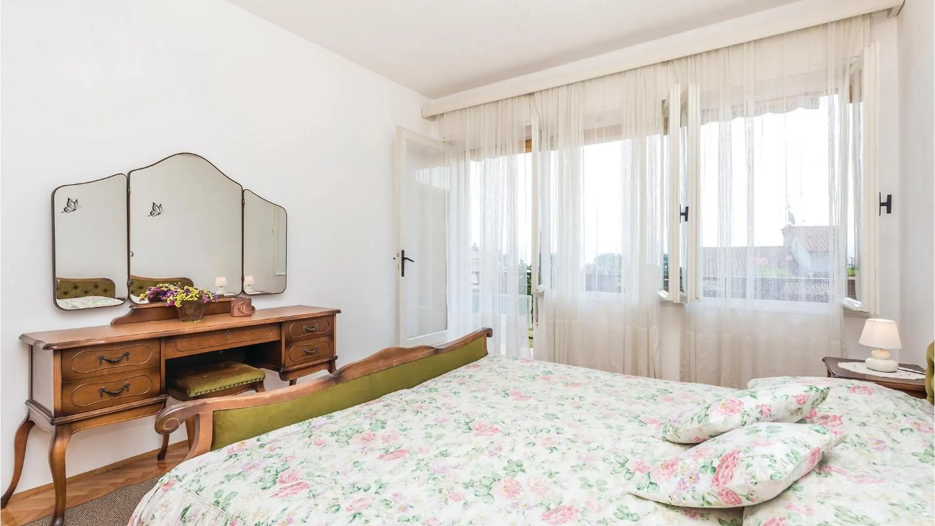 3 Bedroom Stunning Apartment In Lovran Croatia