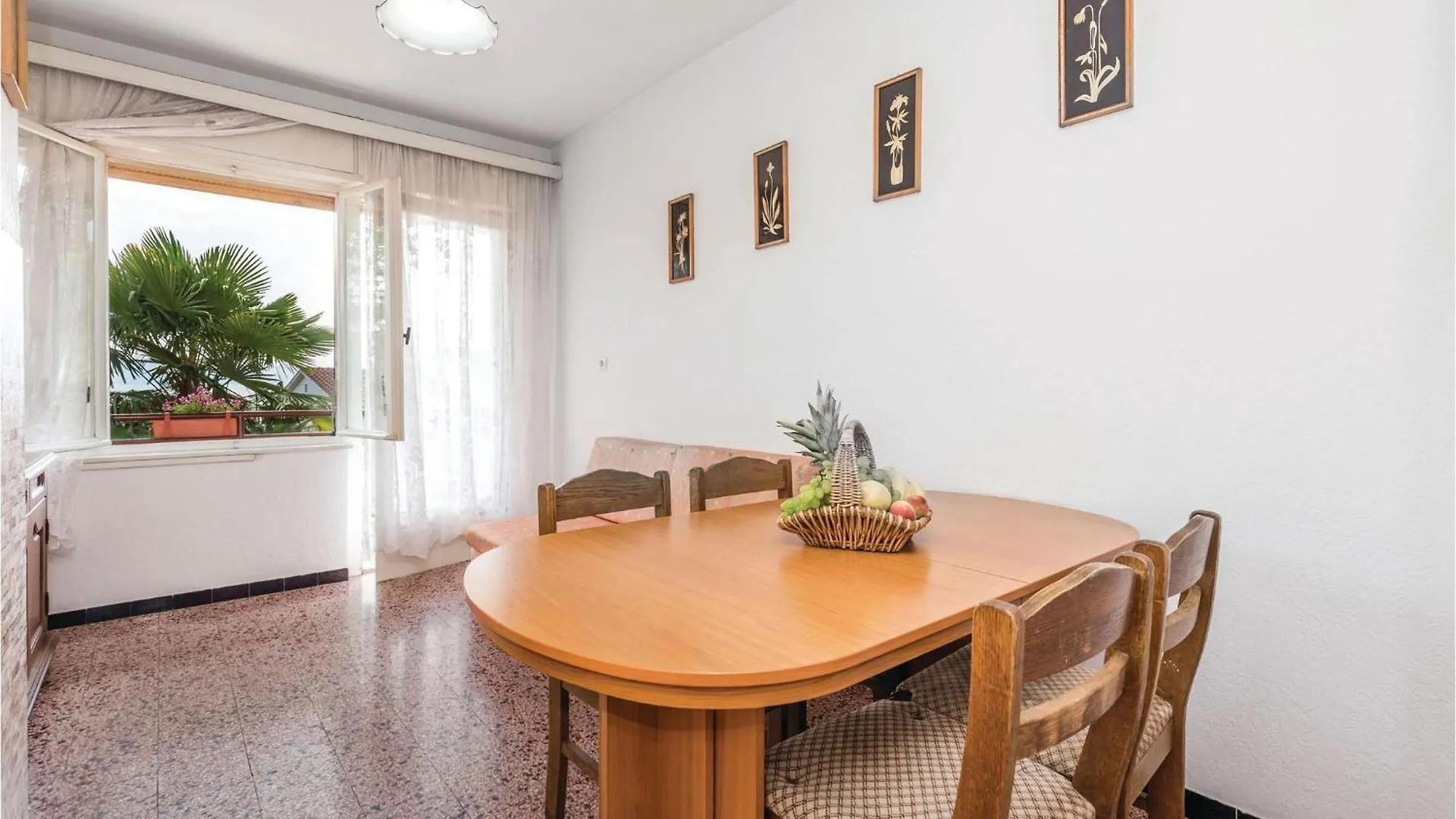 3 Bedroom Stunning Apartment In Lovran