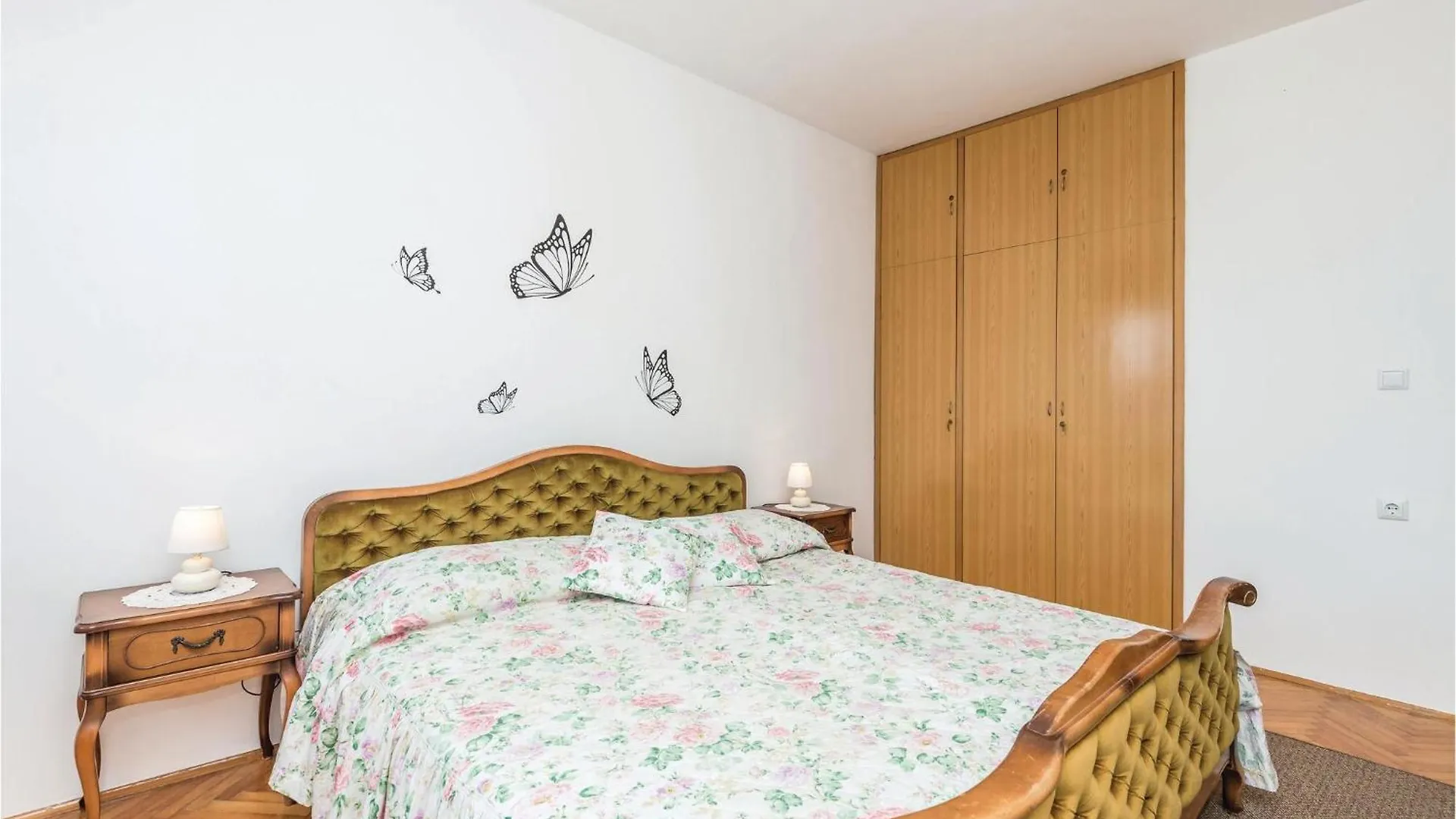 3 Bedroom Stunning Apartment In Lovran