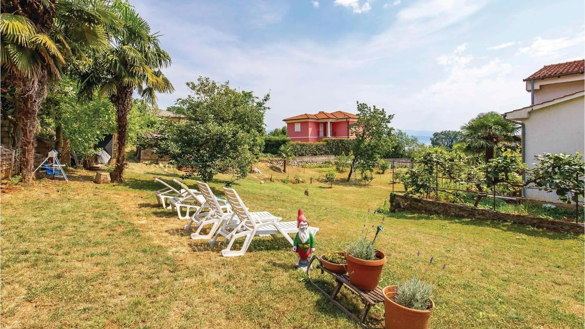 3 Bedroom Stunning Apartment In Lovran