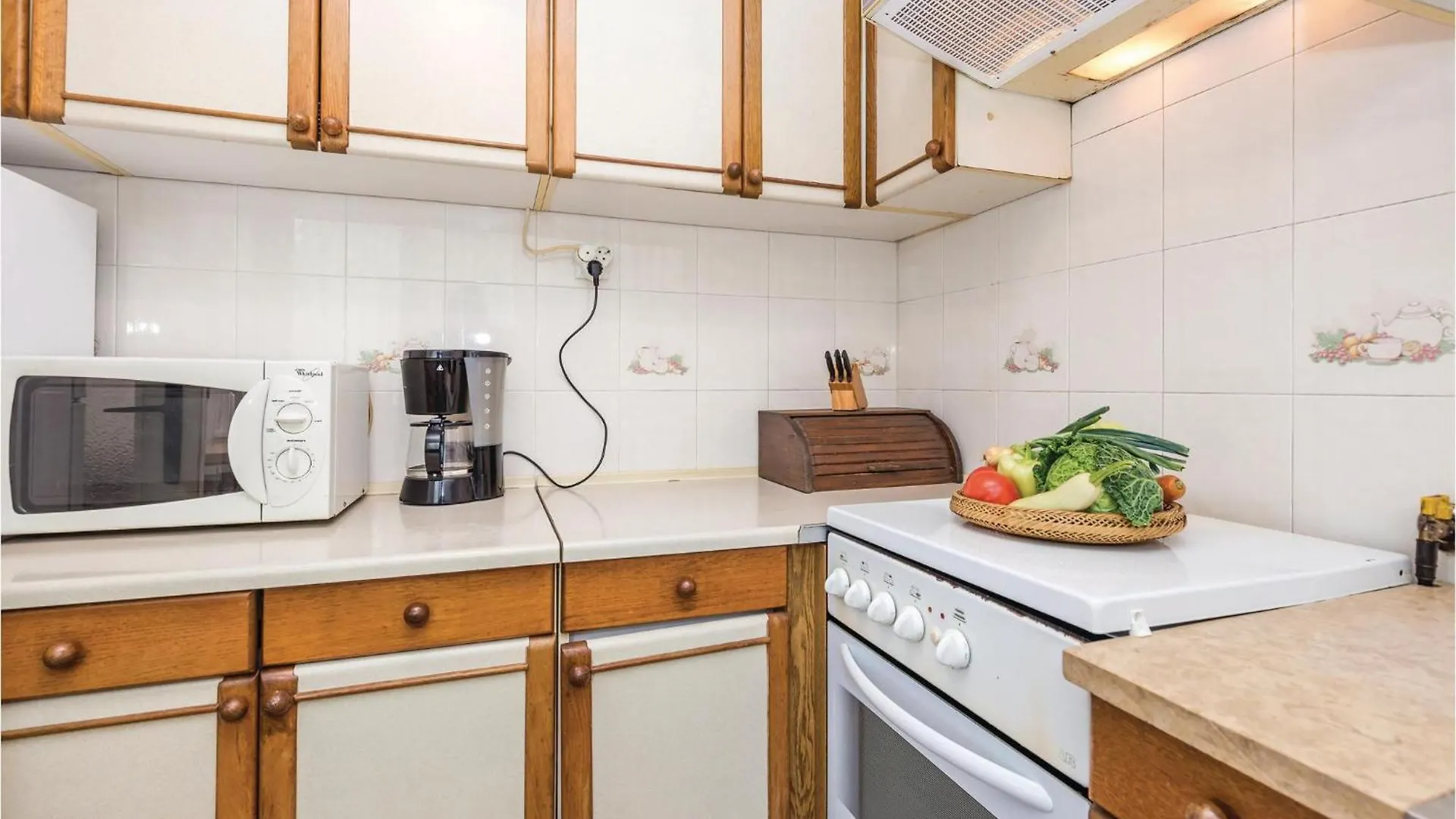 3 Bedroom Stunning Apartment In Lovran 0*,