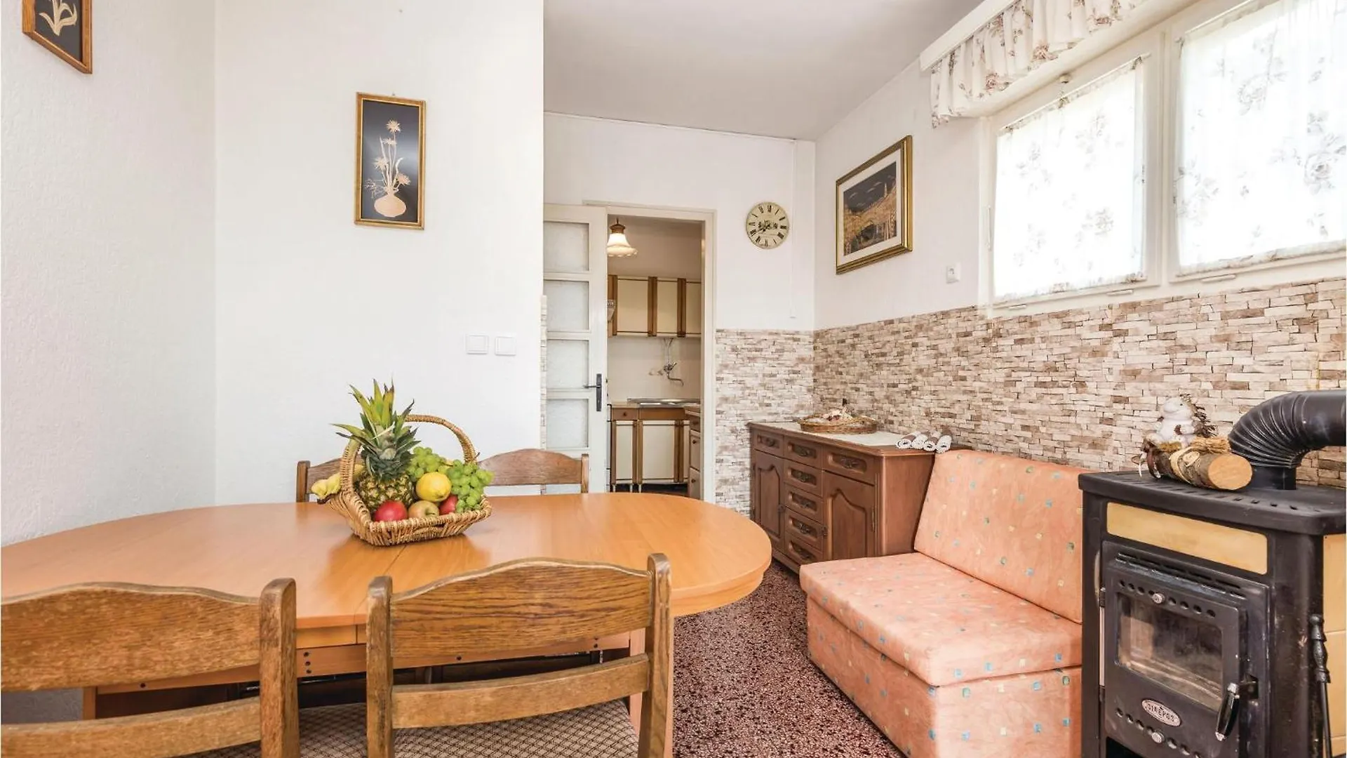 3 Bedroom Stunning Apartment In Lovran