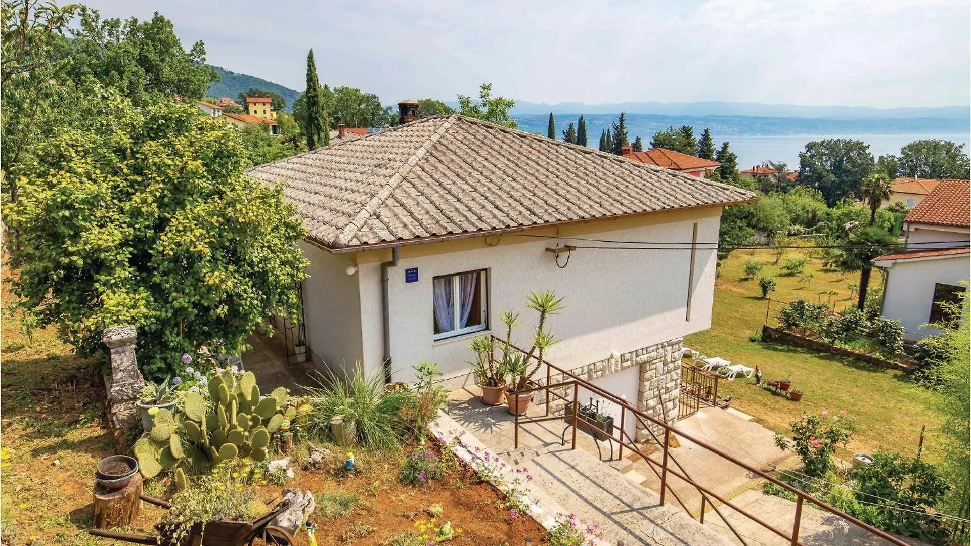 3 Bedroom Stunning Apartment In Lovran