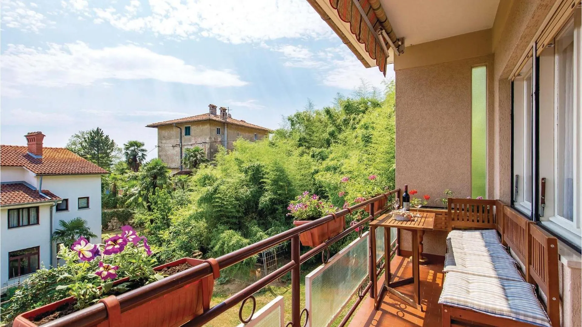 3 Bedroom Stunning Apartment In Lovran