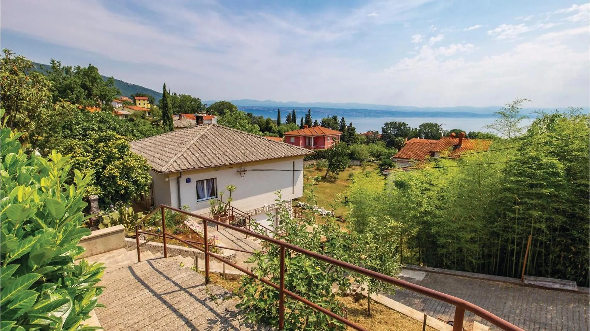 3 Bedroom Stunning Apartment In Lovran
