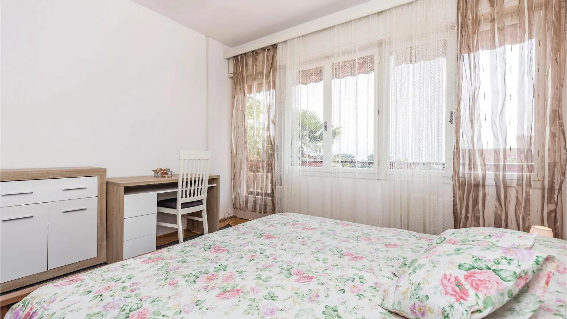 3 Bedroom Stunning Apartment In Lovran