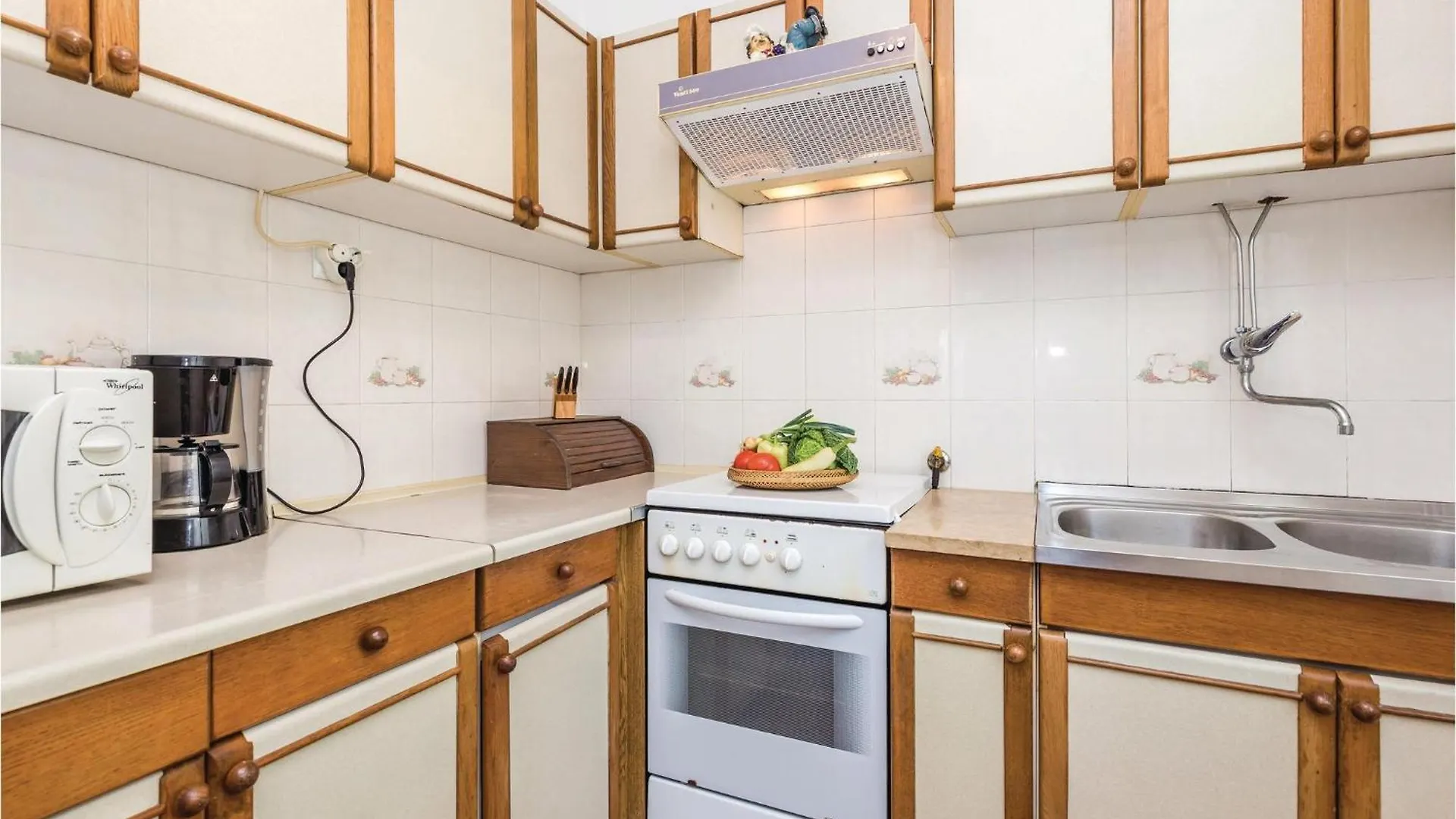 3 Bedroom Stunning Apartment In Lovran Croatia