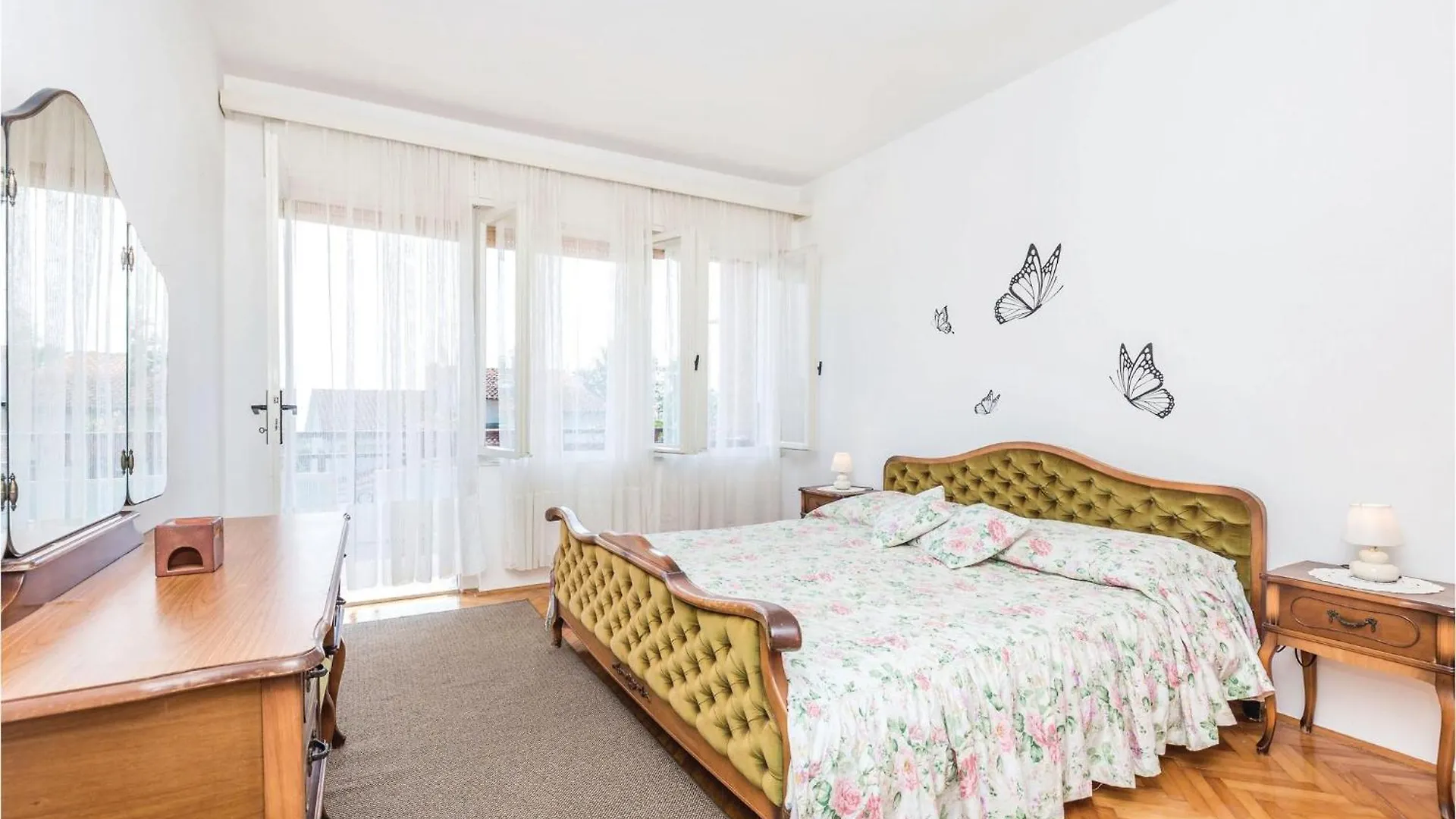 3 Bedroom Stunning Apartment In Lovran
